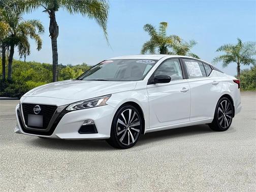 2022 Nissan Altima SR FWD