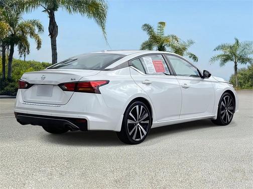 2022 Nissan Altima SR FWD
