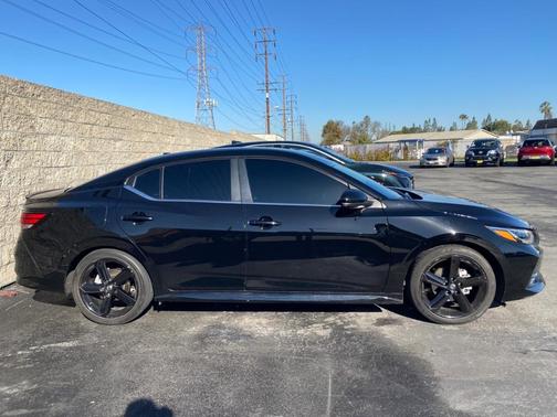 Photo 2 of 5 of 2022 Nissan Sentra SR