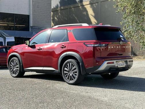 2022 Nissan Pathfinder SL 2WD