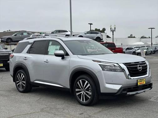 2025 Nissan Pathfinder Platinum 4WD