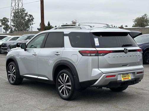 2025 Nissan Pathfinder Platinum 4WD