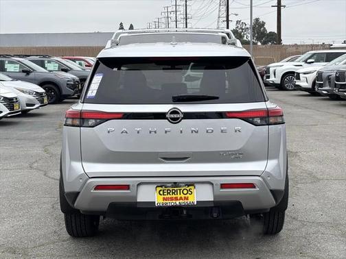 2025 Nissan Pathfinder Platinum 4WD