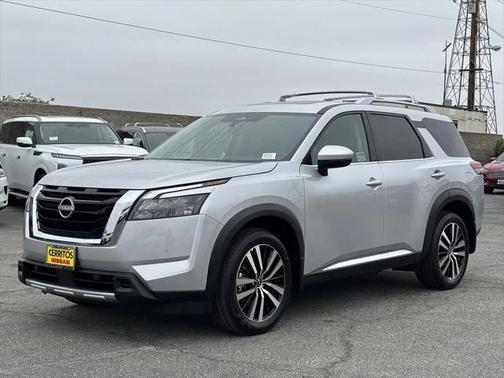 2025 Nissan Pathfinder Platinum 4WD