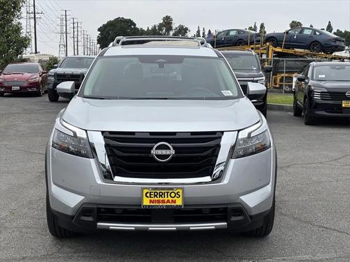 2025 Nissan Pathfinder Platinum 4WD
