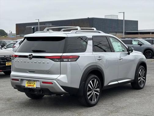 2025 Nissan Pathfinder Platinum 4WD