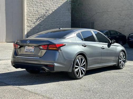 2020 Nissan Altima SR FWD