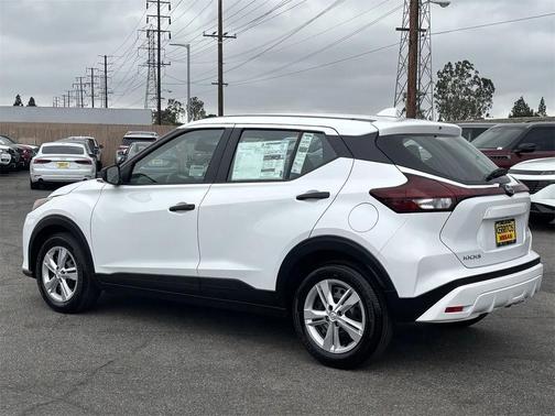 2025 Nissan Kicks S