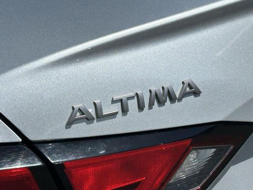 Brilliant Silver 2024 Nissan Altima 2.5 SV