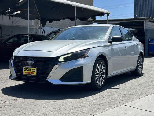 Brilliant Silver 2024 Nissan Altima 2.5 SV