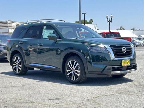 2025 Nissan Pathfinder Platinum 4WD