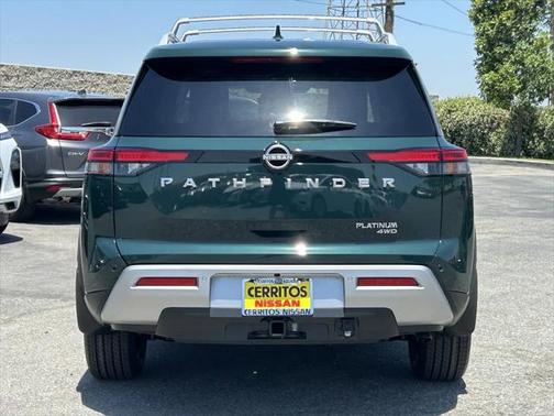2025 Nissan Pathfinder Platinum 4WD