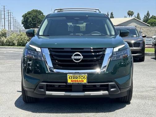 2025 Nissan Pathfinder Platinum 4WD