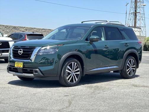 2025 Nissan Pathfinder Platinum 4WD