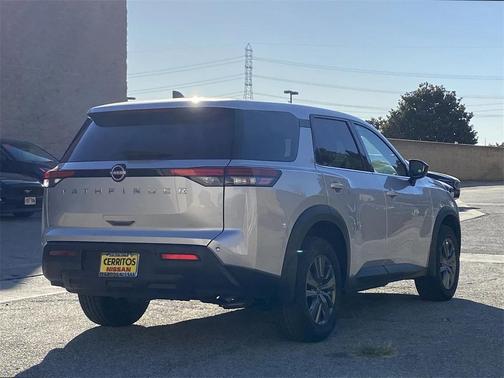 2024 Nissan Pathfinder S FWD