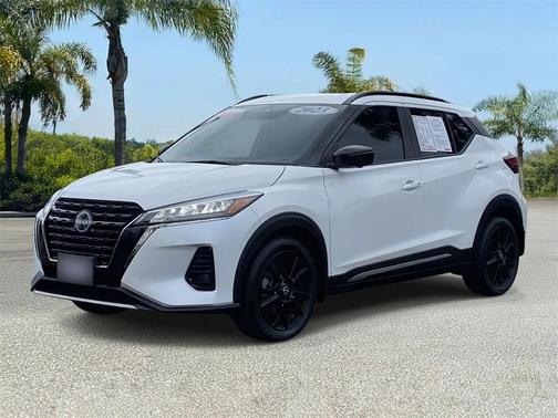 2023 Nissan Kicks SR