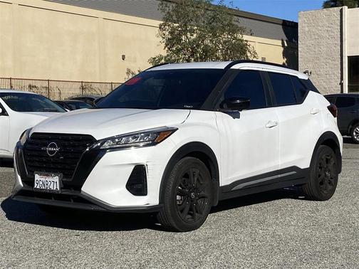 2023 Nissan Kicks SR