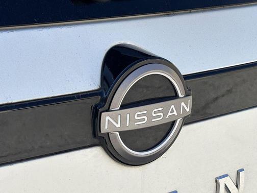 Glacier White 2024 Nissan Pathfinder S FWD