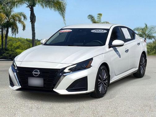 Pearl White Tricoat 2023 Nissan Altima 2.5 SV