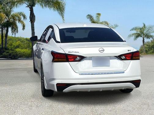 Pearl White Tricoat 2023 Nissan Altima 2.5 SV