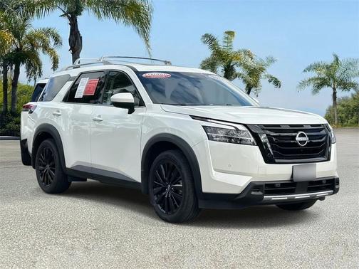 2023 Nissan Pathfinder SL FWD