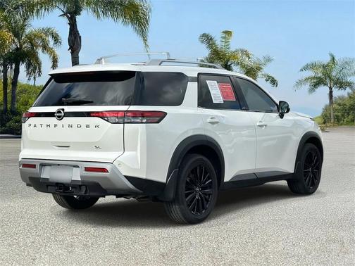 2023 Nissan Pathfinder SL FWD