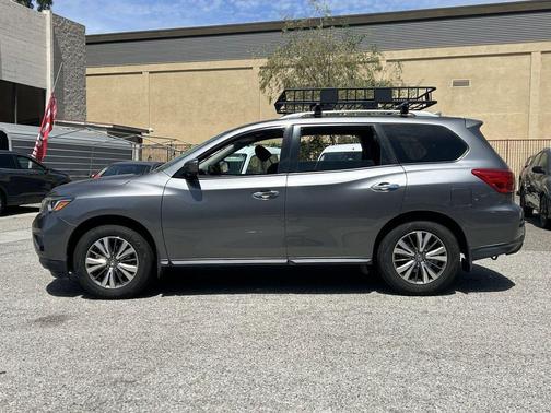 Gun Metallic 2020 Nissan Pathfinder S 2WD