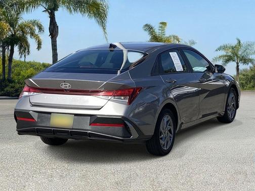 Fluid Metal 2024 Hyundai ELANTRA SEL