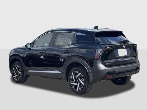 Super Black 2027 Nissan Kicks SV