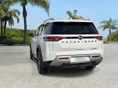 2025 Nissan Pathfinder Platinum FWD