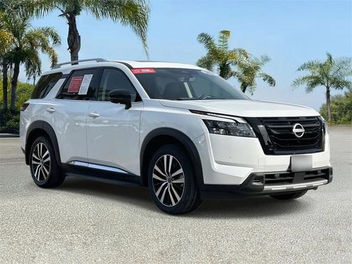 2025 Nissan Pathfinder Platinum FWD