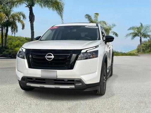 2025 Nissan Pathfinder Platinum FWD