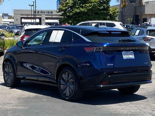 Deep Ocean Blue Pearl/Black Diamond Pearl 2023 Nissan ARIYA ENGAGE