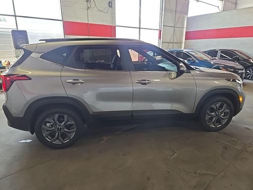 Steel Gray 2024 Kia Seltos S