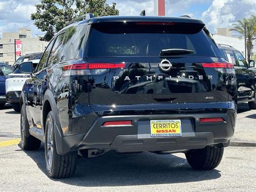 Super Black 2026 Nissan Pathfinder SV