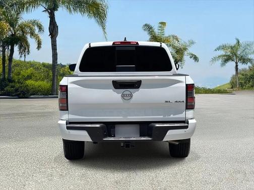 2024 Nissan Frontier SL