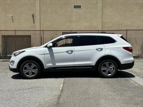 2016 Hyundai SANTA FE SE