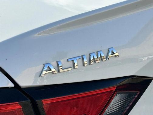 2022 Nissan Altima SR FWD
