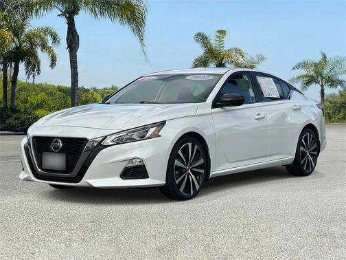 2022 Nissan Altima SR FWD