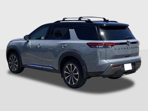 Boulder Gray Pearl/Super Black 2026 Nissan Pathfinder Platinum