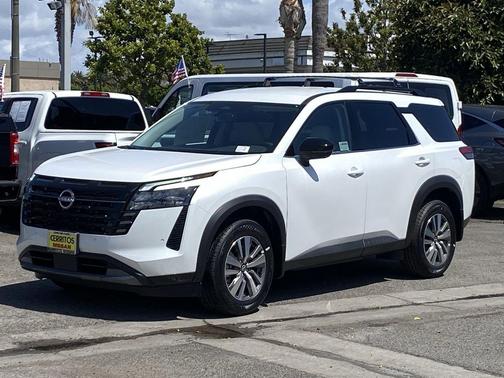 Everest White Pearl Tricoat 2026 Nissan Pathfinder SL