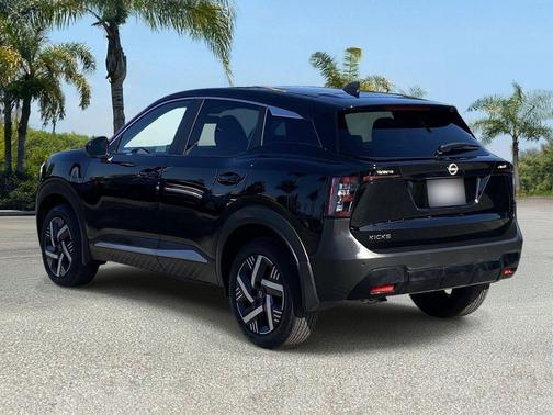 Super Black 2025 Nissan Kicks SV