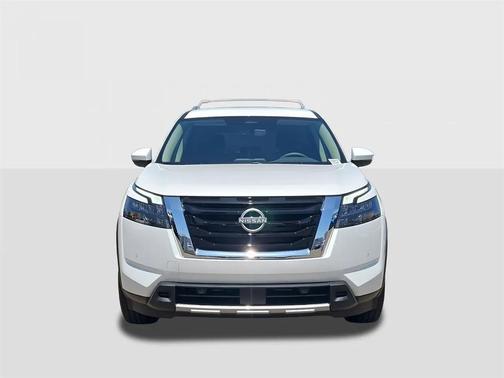 2025 Nissan Pathfinder SL FWD
