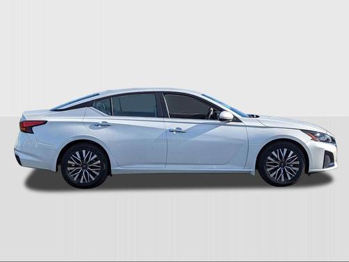 Pearl White Tricoat 2026 Nissan Altima SV FWD