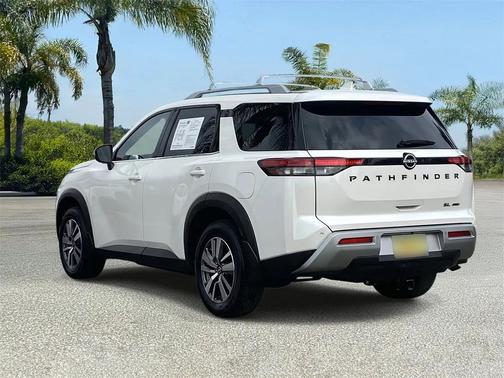 2022 Nissan Pathfinder SL 4WD