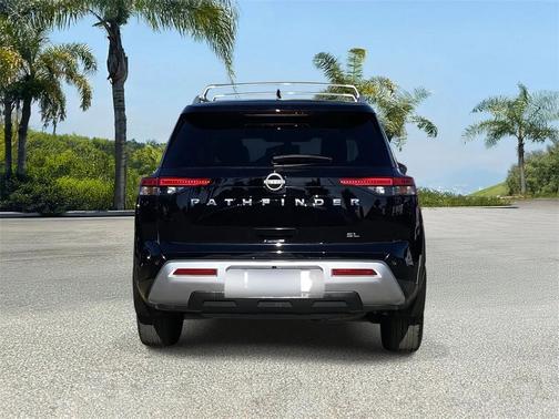 2023 Nissan Pathfinder SL FWD
