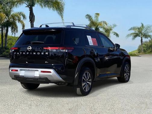 2023 Nissan Pathfinder SL FWD