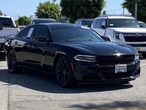 Pitch Black Clearcoat 2020 Dodge Charger SXT