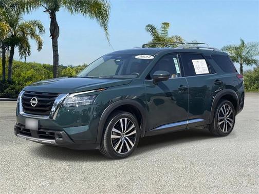 2023 Nissan Pathfinder Platinum FWD