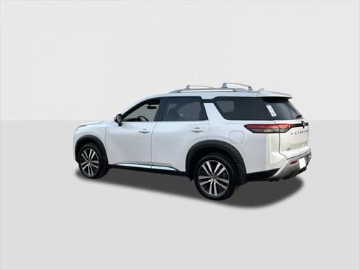 2025 Nissan Pathfinder Platinum FWD
